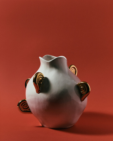 Aries white vase with golden horns
