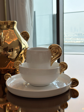 ARIES white plate with golden horns